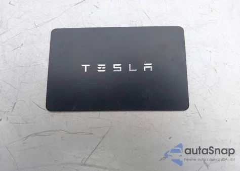 2019 Tesla Model 3 Long Range/Mid Range/Standard Range/Standard Range Plus z USA, uszkodzony, nr VIN 5YJ3E1EA8KF425184